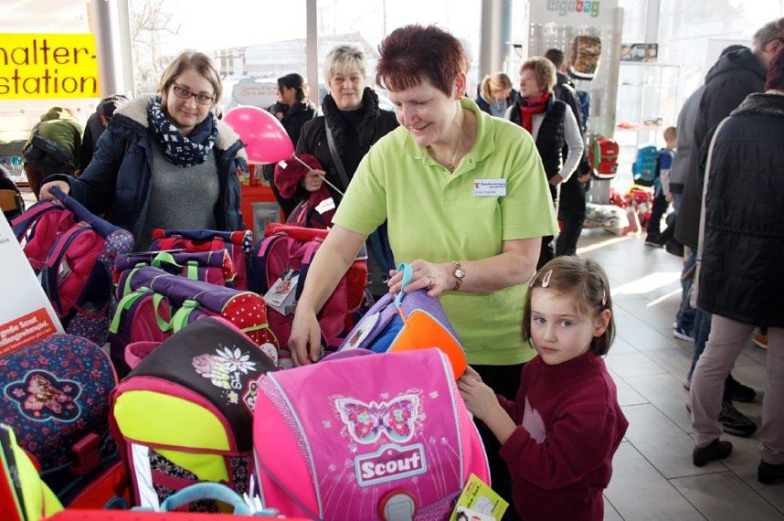 Staudenmayers Schulranzentag im Autohaus Peter