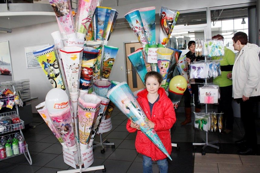 Staudenmayers Schulranzentag im Autohaus Peter