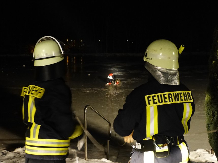 Auf's Glatteis gef&uuml;hrt - Feuerwehr Neustadt probte den Ernstfall