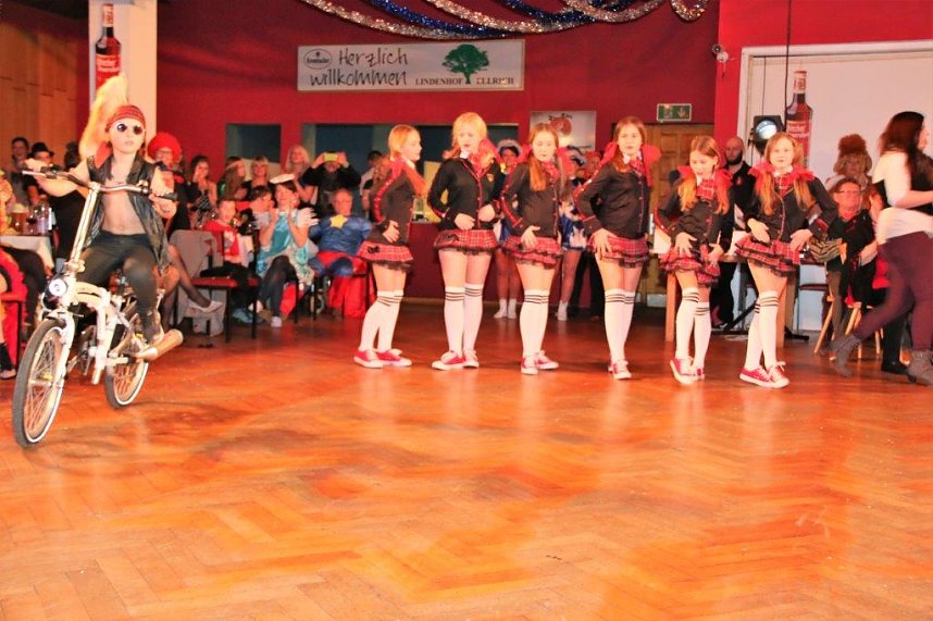 100 Mitwirkende begeisterten den Lindenhof