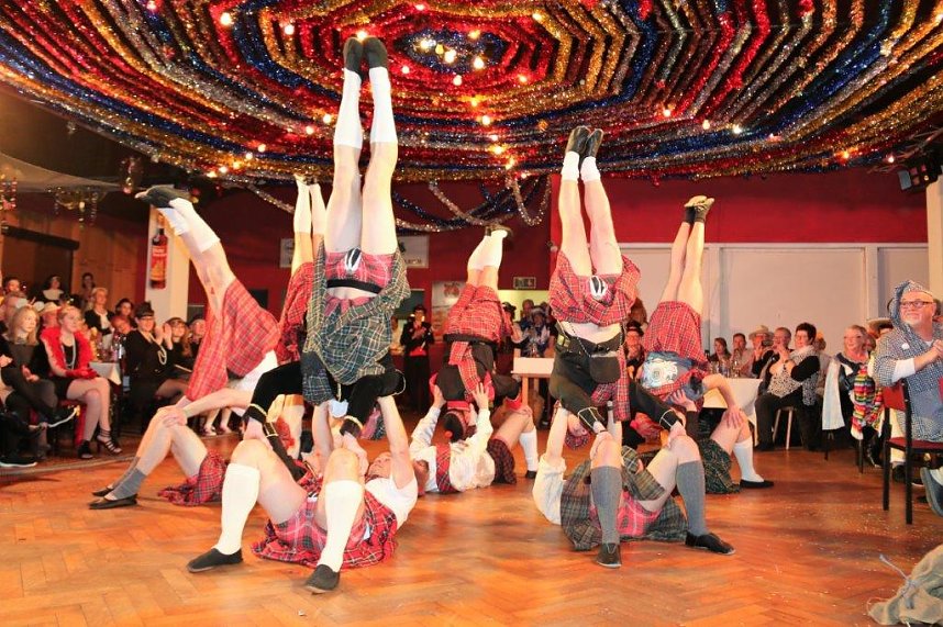 100 Mitwirkende begeisterten den Lindenhof