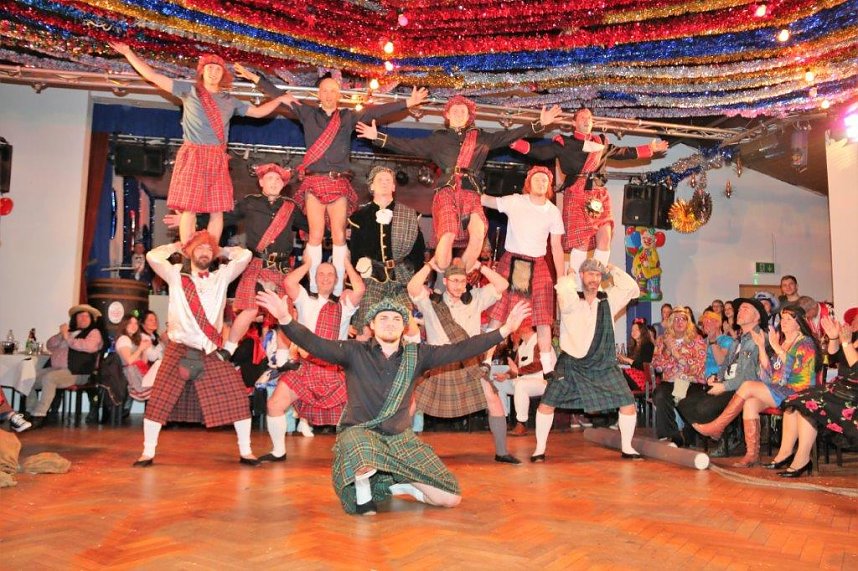 100 Mitwirkende begeisterten den Lindenhof