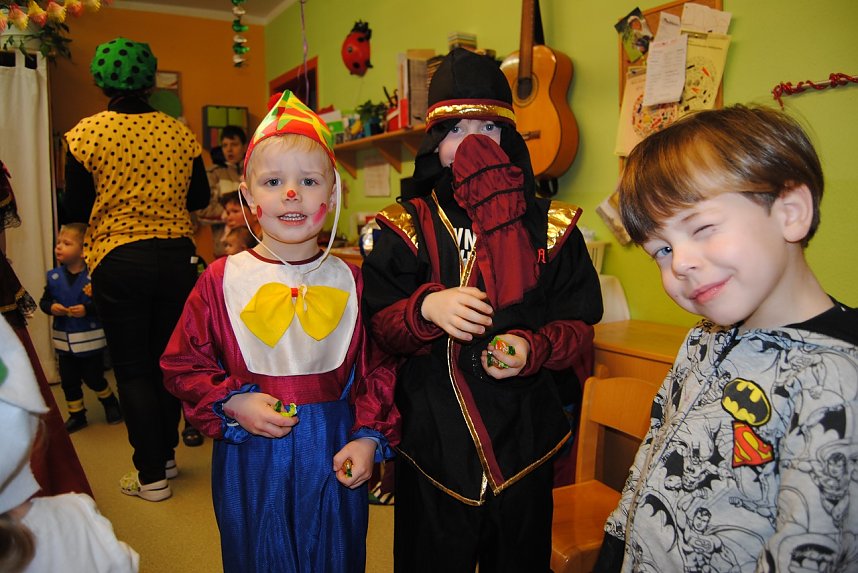 Karnevalsparty bei den Regenbogenkindern