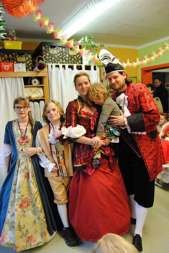 Karnevalsparty bei den Regenbogenkindern