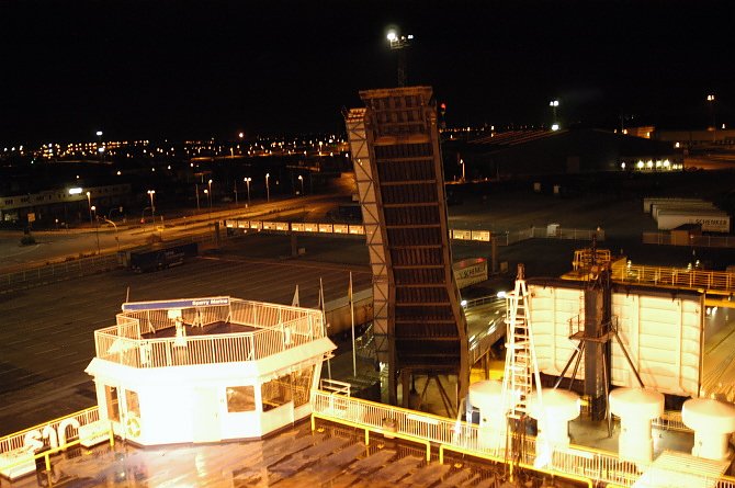 28.04.06: Rostocker Hafen bei Nacht