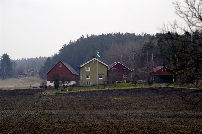 30.04.06: Schwedische Geh&ouml;fte bei Regen