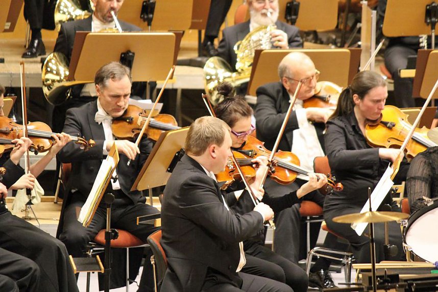 Mit Trommelklang in den Konzertsaal