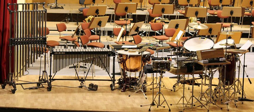 Mit Trommelklang in den Konzertsaal