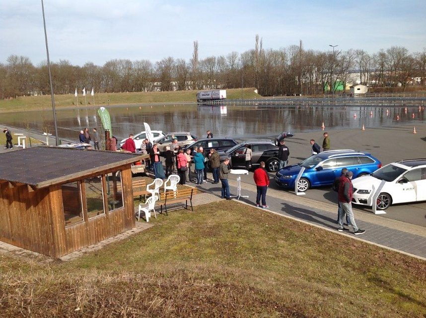 Ab ins Gel&auml;nde: Autohaus-Peter-Gruppe lud zum Aktionstag ins Autodrom