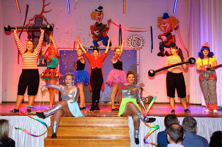 M&auml;nnerbeine und mehr auf Bleicher&ouml;der B&uuml;hne