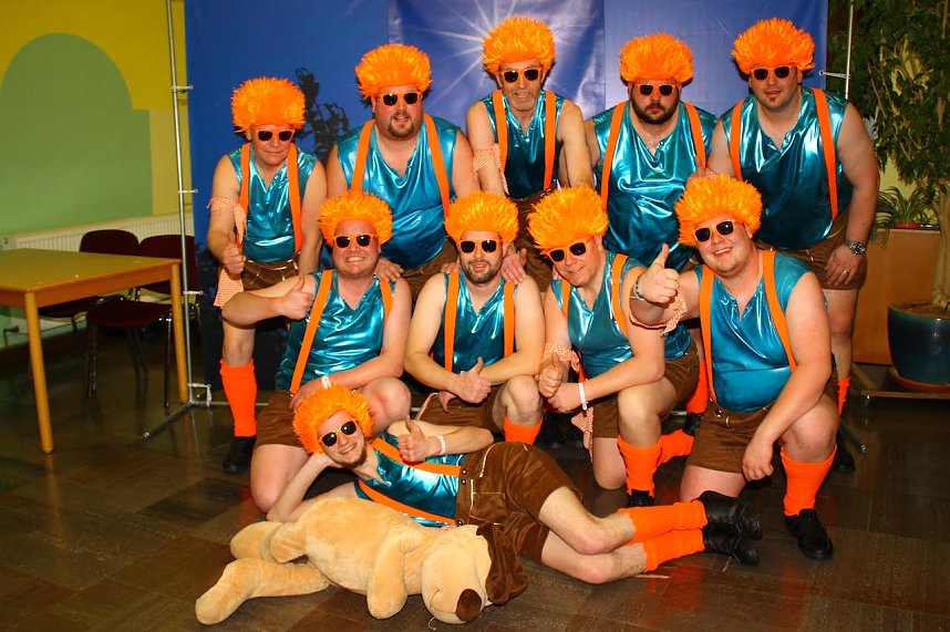 M&auml;nnerbeine und mehr auf Bleicher&ouml;der B&uuml;hne