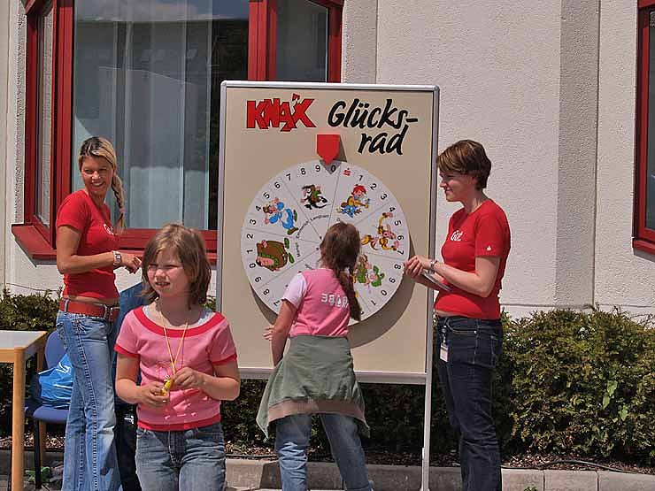 Kinderlachen auf dem Parkplatz