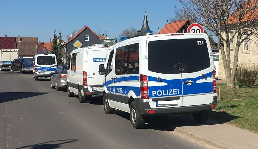 Umfangreiche Durchsuchungen in Nohra im Landkreis Nordhausen