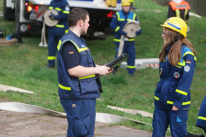 THW und Feuerwehren &uuml;bten an der Zorge
