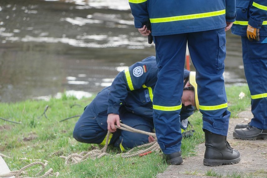 THW und Feuerwehren &uuml;bten an der Zorge