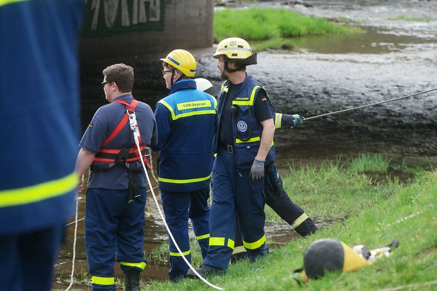 THW und Feuerwehren &uuml;bten an der Zorge