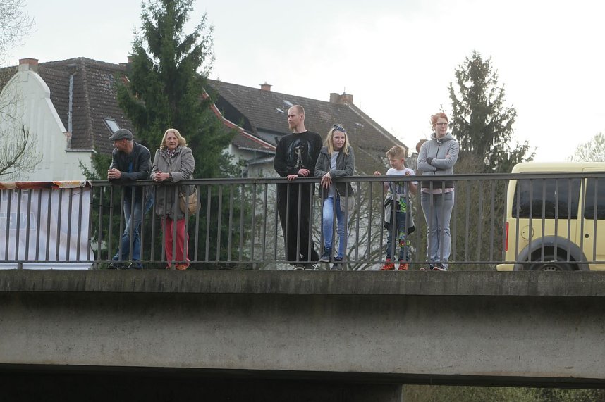 THW und Feuerwehren &uuml;bten an der Zorge