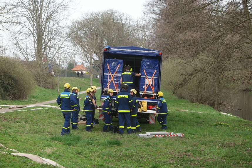 THW und Feuerwehren &uuml;bten an der Zorge