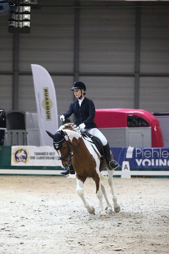 Starke Nordth&uuml;ringer Reiterinnen: J. Bauermeister mit Nobilis