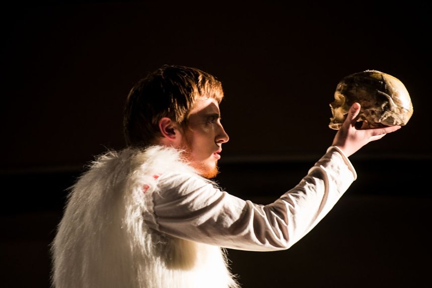 Sein oder nicht sein - der Theaterjugendclub bringt "Hamlet" auf die B&uuml;hne