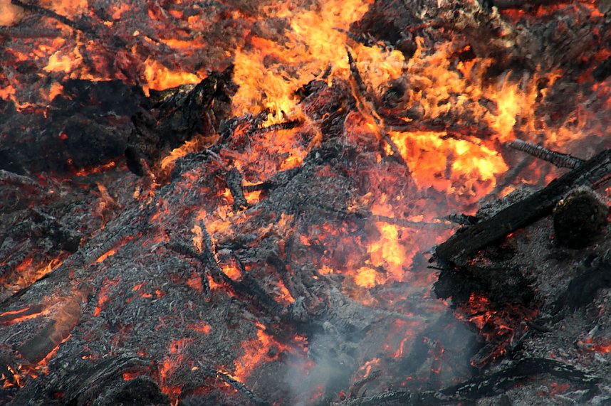 Osterfeuer in Bielen