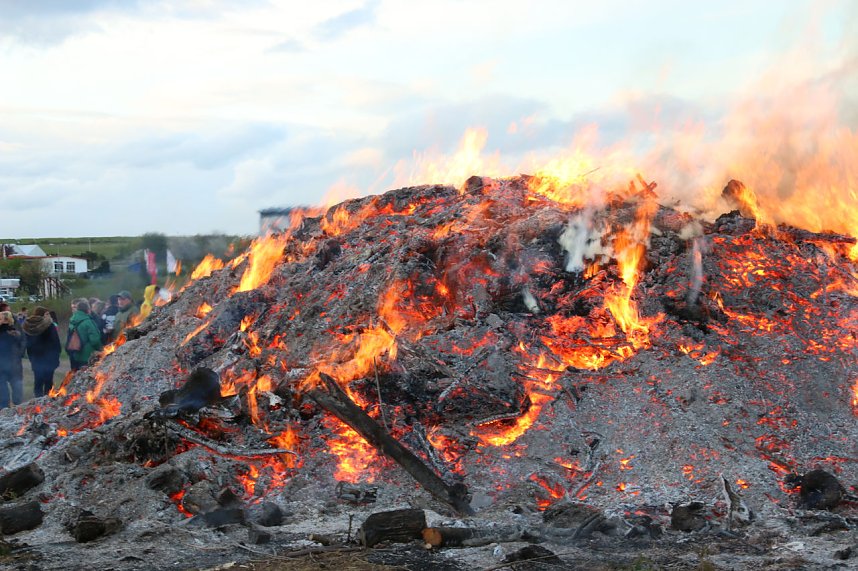 Osterfeuer in Bielen