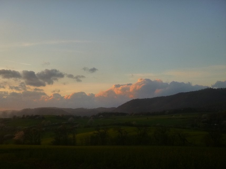 Zwei Osterfeuer in Neustadt