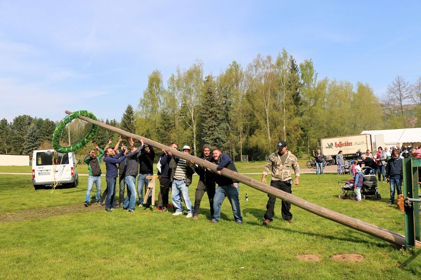 Maibaumsetzen in W&uuml;lfngerode