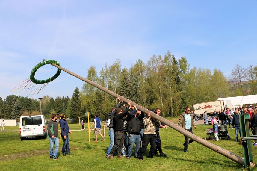 Maibaumsetzen in W&uuml;lfngerode
