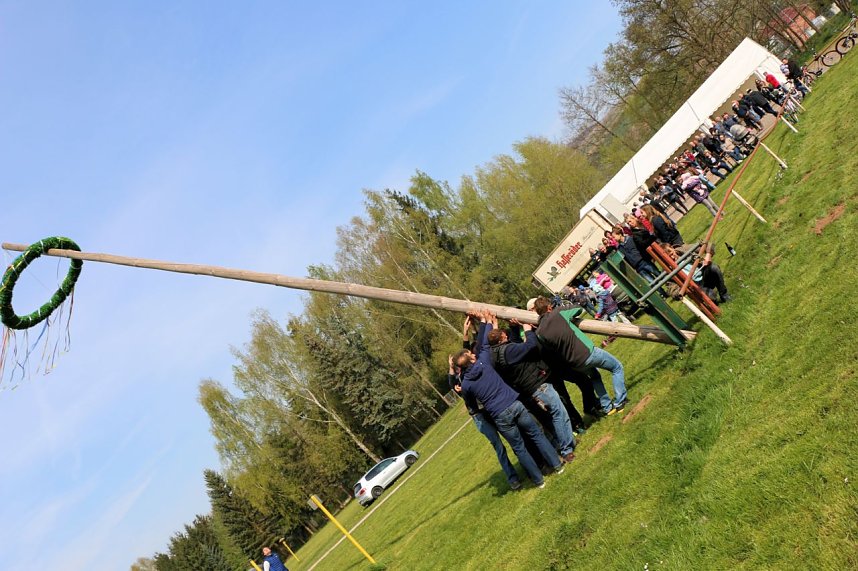 Maibaumsetzen in W&uuml;lfngerode