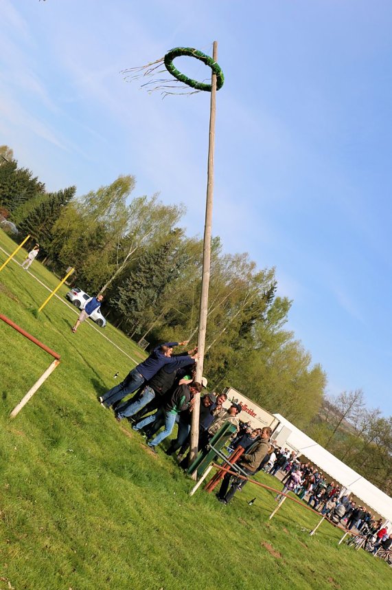 Maibaumsetzen in W&uuml;lfngerode