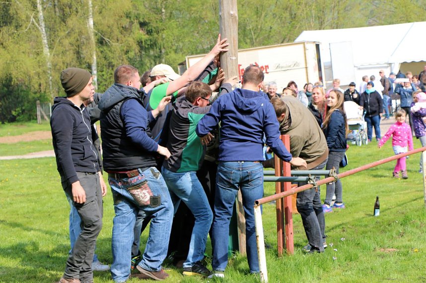Maibaumsetzen in W&uuml;lfngerode