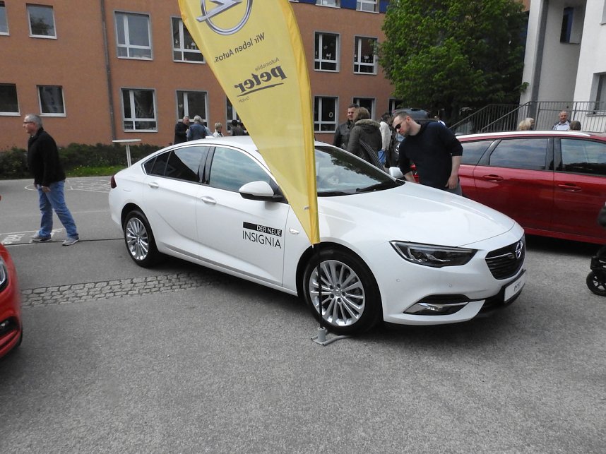 Autofr&uuml;hling auf dem Petersberg