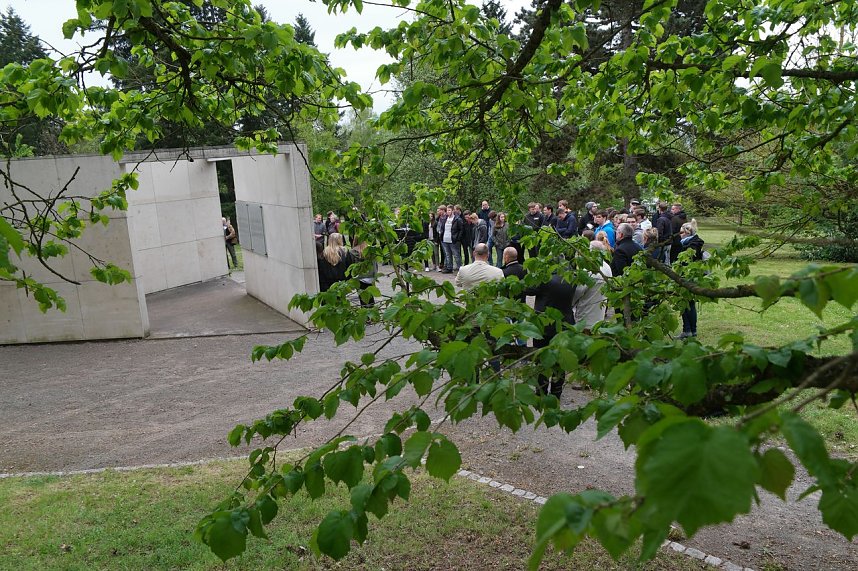 Sch&uuml;lerinnen und Sch&uuml;ler gestalten Gedenken