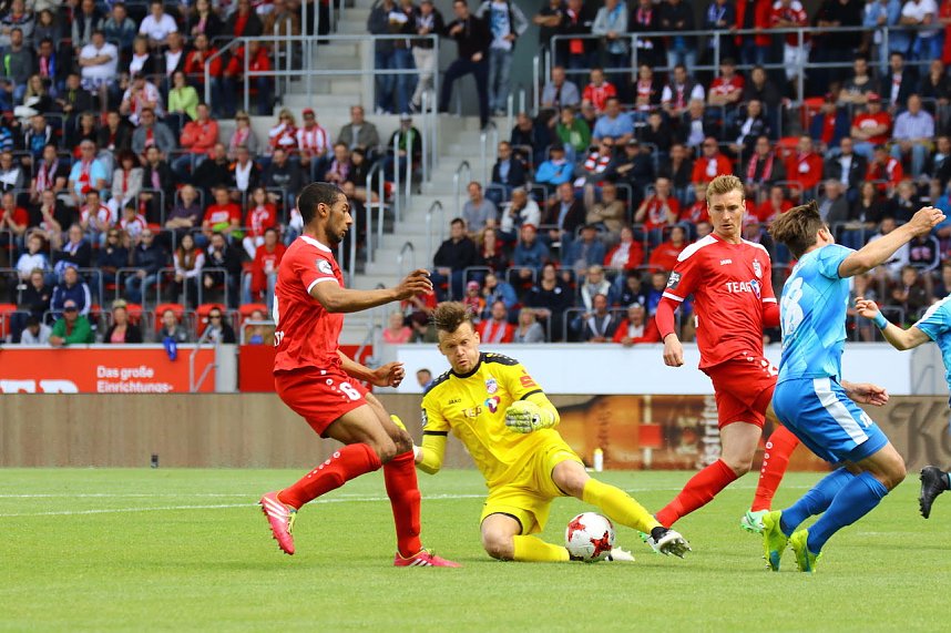 Pokalfinale zwischen RWE und Wacker in Erfurt