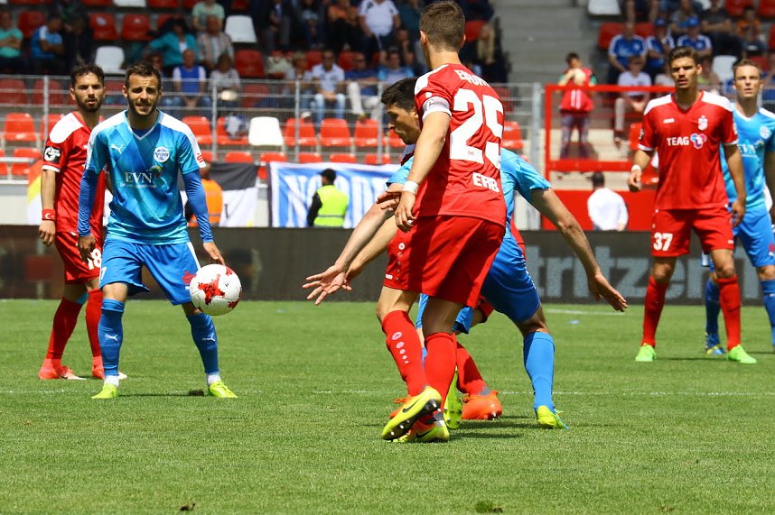 Pokalfinale zwischen RWE und Wacker in Erfurt