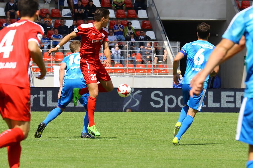 Pokalfinale zwischen RWE und Wacker in Erfurt