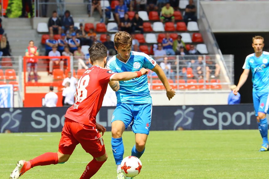 Pokalfinale zwischen RWE und Wacker in Erfurt