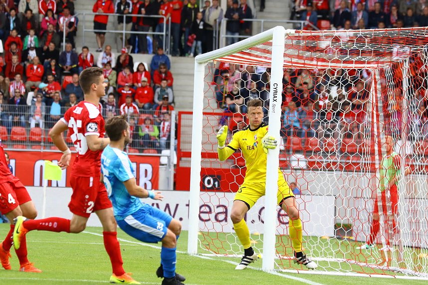 Pokalfinale zwischen RWE und Wacker in Erfurt