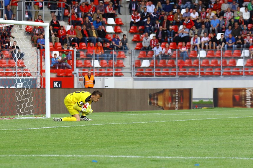 Pokalfinale zwischen RWE und Wacker in Erfurt