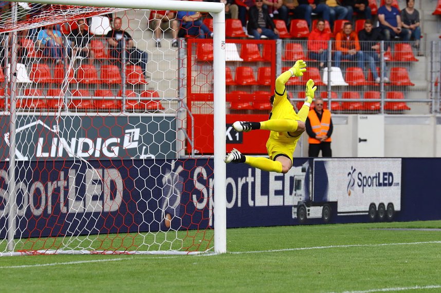 Pokalfinale zwischen RWE und Wacker in Erfurt