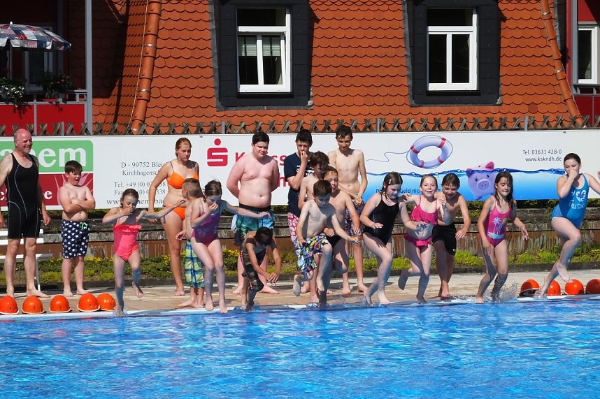 Jugendfeuerwehr ging baden