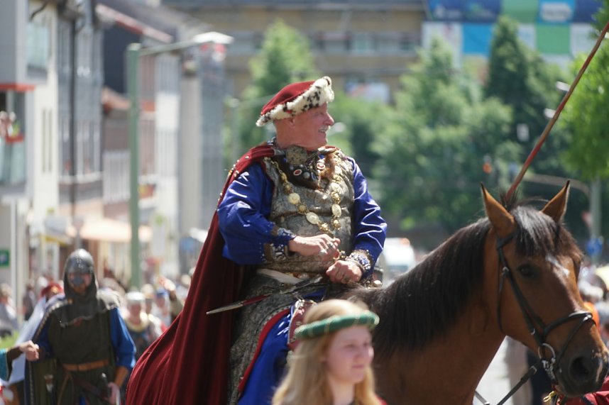 Festumzug zum 1090. Geburtstag der Rolandstadt