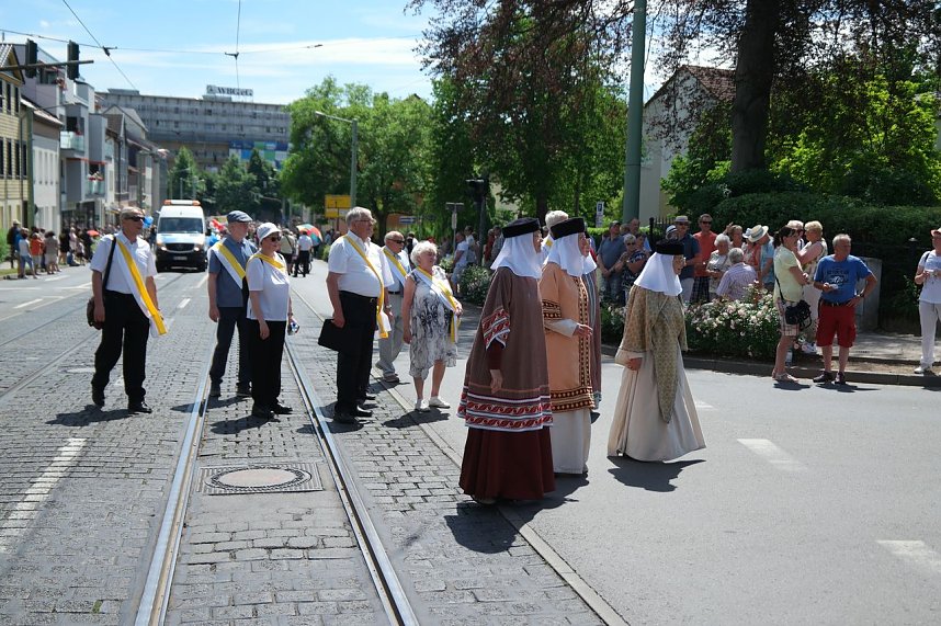 Festumzug zum 1090. Geburtstag der Rolandstadt