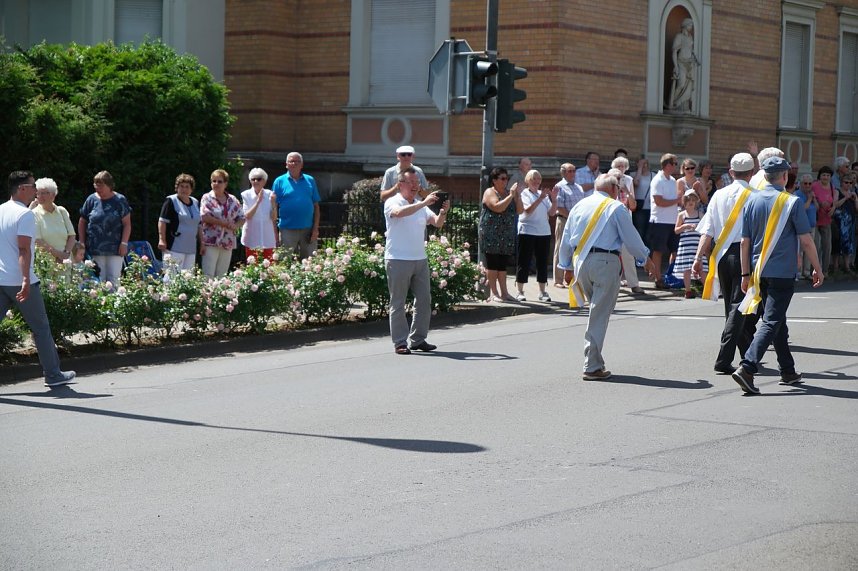 Festumzug zum 1090. Geburtstag der Rolandstadt