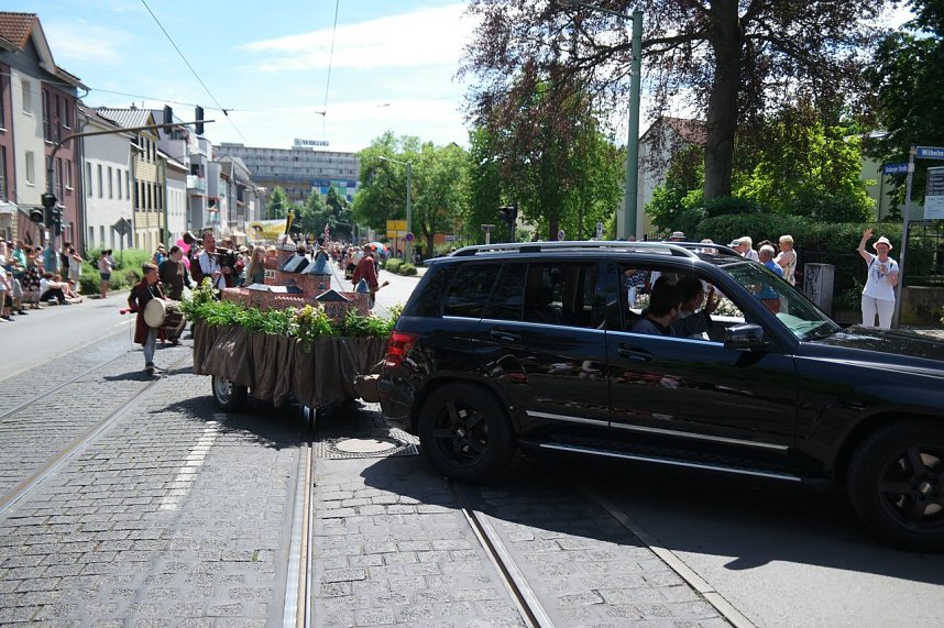 Festumzug zum 1090. Geburtstag der Rolandstadt