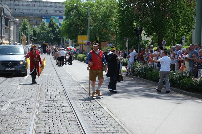 Festumzug zum 1090. Geburtstag der Rolandstadt