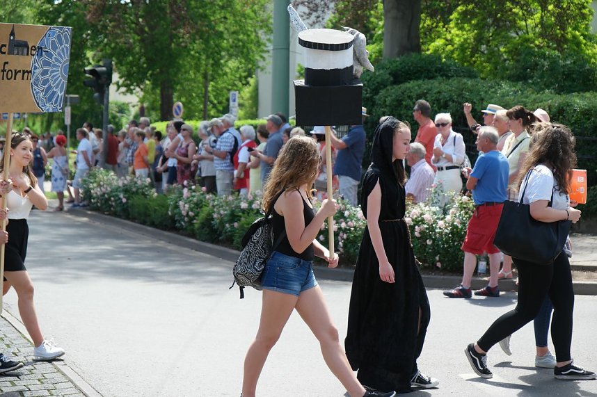Festumzug zum 1090. Geburtstag der Rolandstadt