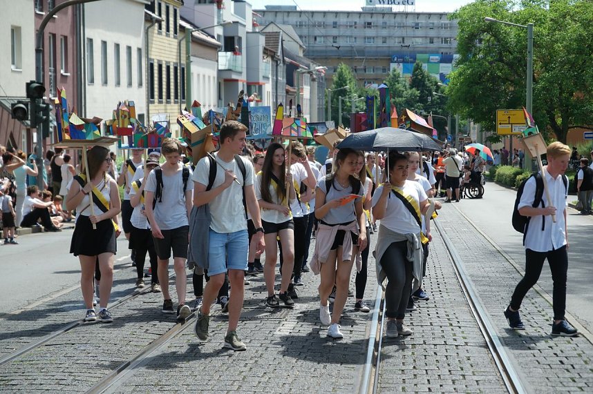Festumzug zum 1090. Geburtstag der Rolandstadt