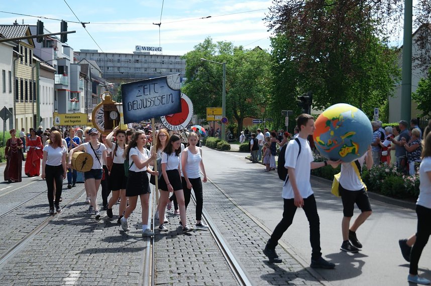Festumzug zum 1090. Geburtstag der Rolandstadt